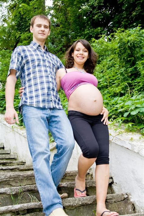 pregnant woman with husband pictures